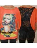 Blusa com aplique de strass e renda nas costas